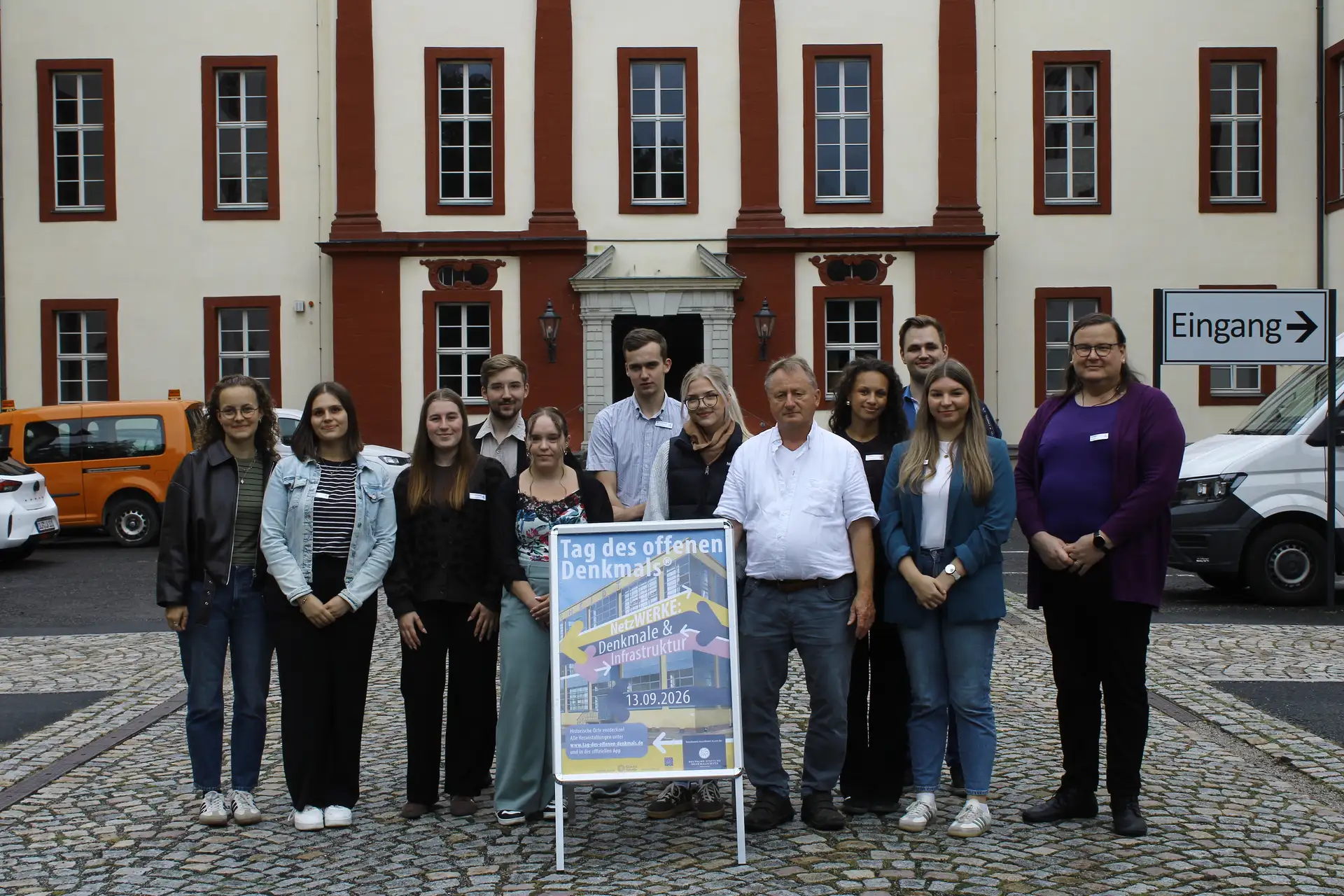 Schlossturm des Residenzschlosses Saalfeld am Tag des Offenen Denkmals, von außen aufgenommen.