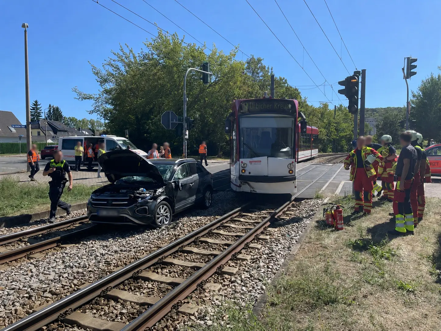 LPI-EF: Straßenbahn nach Verkehrsunfall entgleist